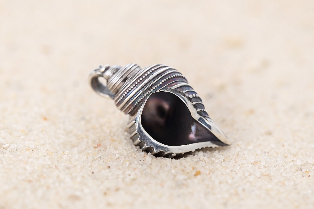 Winkle shell pendant