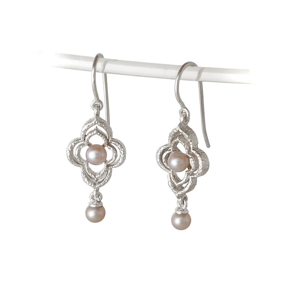 Quatrefoil pearl drops